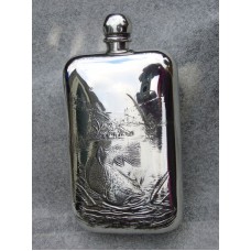 Lommelærke Pewter Engelsk 6 oz. præget lystfisker